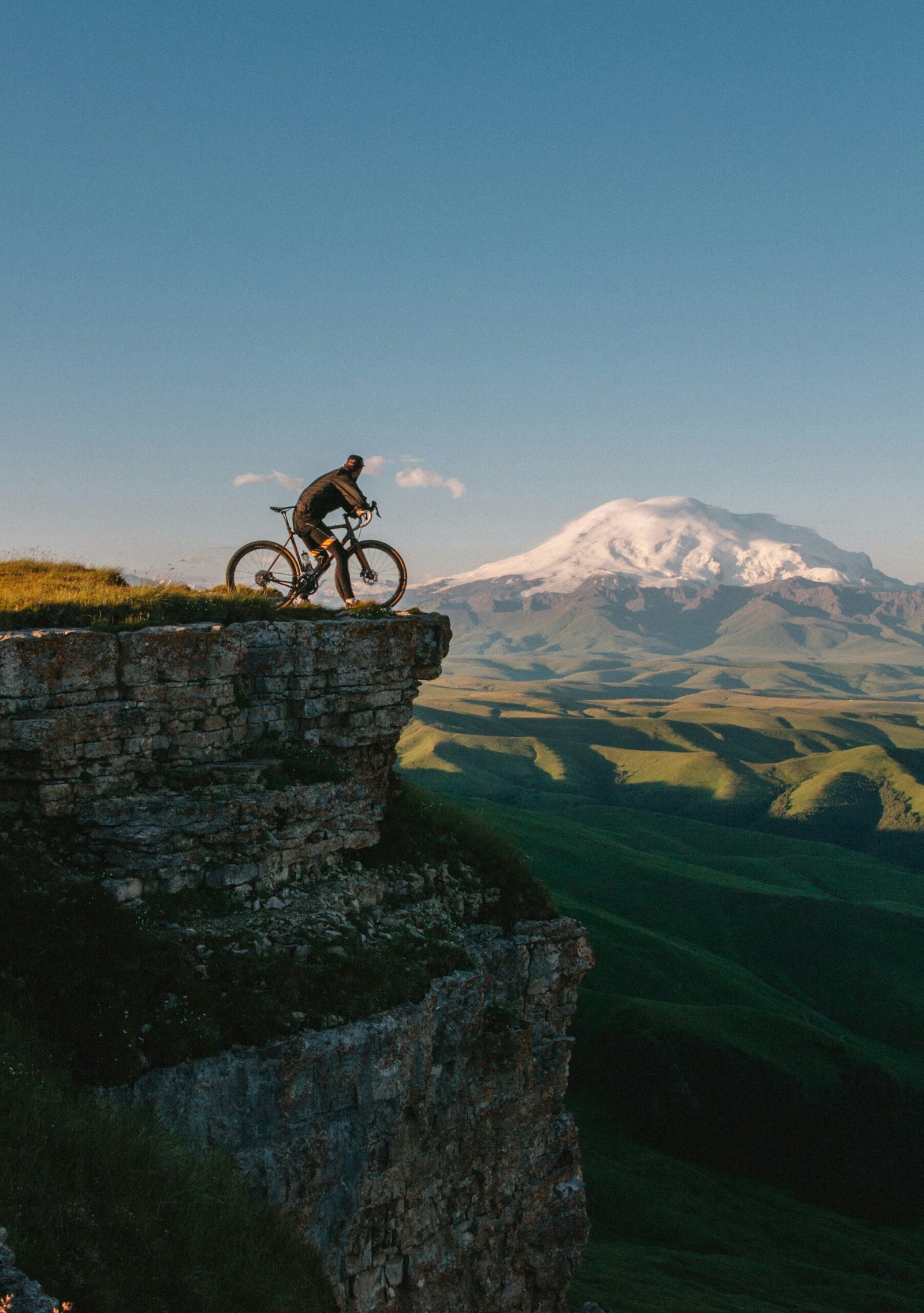 How to Climb Hills Without Exhausting Yourself: Pedaling and Breathing Techniques